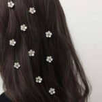 Mini acrylic flowers for hairstyle - White